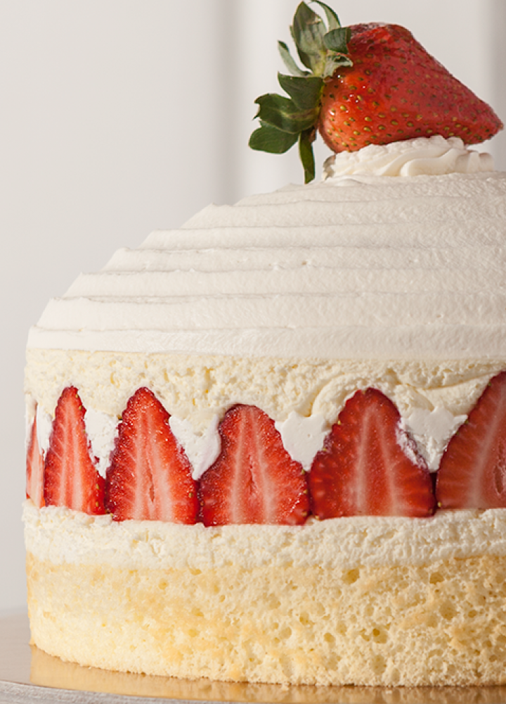 Large-Strawberry-Parfait-Cake-Tia-Maria